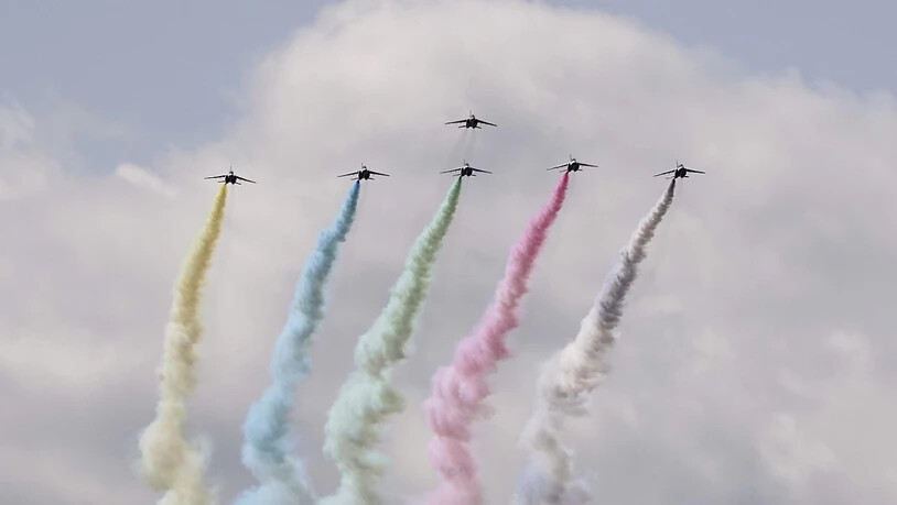 Japans Luftwaffe malt die Farben der olympischen Ringe in den Himmel. Ob dieses Symbol für das Jahr 2020 gilt, bleibt fraglich.