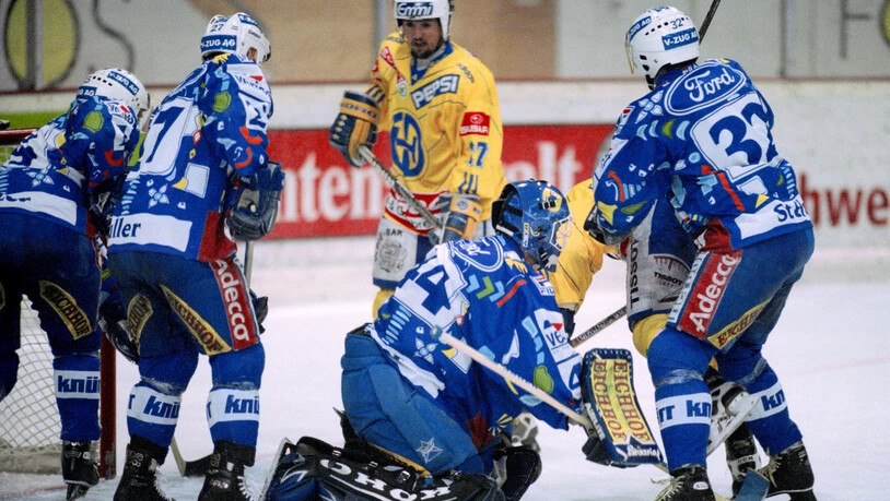 Kein Durchkommen: Die Davoser haben im Playoff-Final 1998 gegen Zug das Nachsehen.