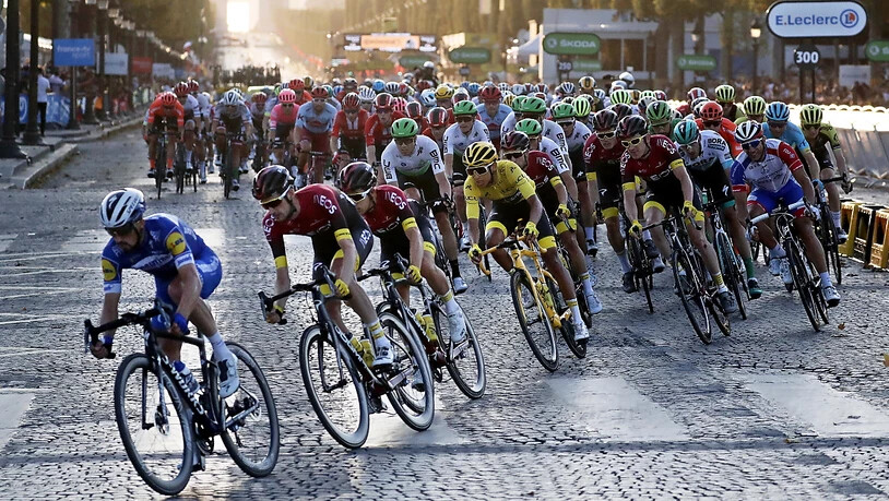 Die Tour de France auf der Pariser Champs-Elysées: Wird es ein solches Foto auch dieses Jahr zu sehen geben?