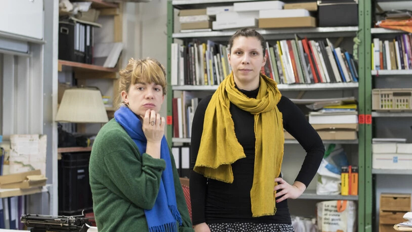 Für Menschen auf der Flucht: Die Autorinnen Gianna Molinari, rechts, und Julia Weber, links, führen ihr Projekt "Literatur für das, was passiert" auch in Quarantäne weiter.