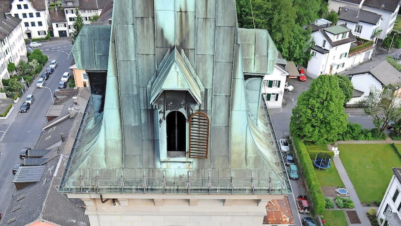 Konzertbühne: Am Ostersonntag spielt Trompeter Werner Eberle um 11.30 Uhr vom Turm der Stadtkirche Glarus.Archivbild Maya Rhyner