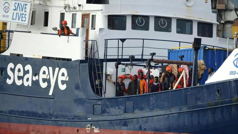 Die Flüchtlinge, die seit 10 Tagen auf dem blockierten Rettungsschiff "Alan Kurdi" vor Sizilien ausharren müssen, verzweifeln zunehmend. (Archivbild)
