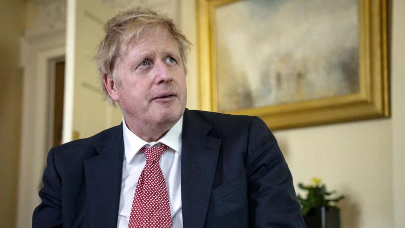 Der an einer Coronavirus-Infektion erkrankte britische Premierminister Boris Johnson will einem Medienbericht zufolge ab Montag wieder die Regierungsgeschäfte aufnehmen. (Archivbild)