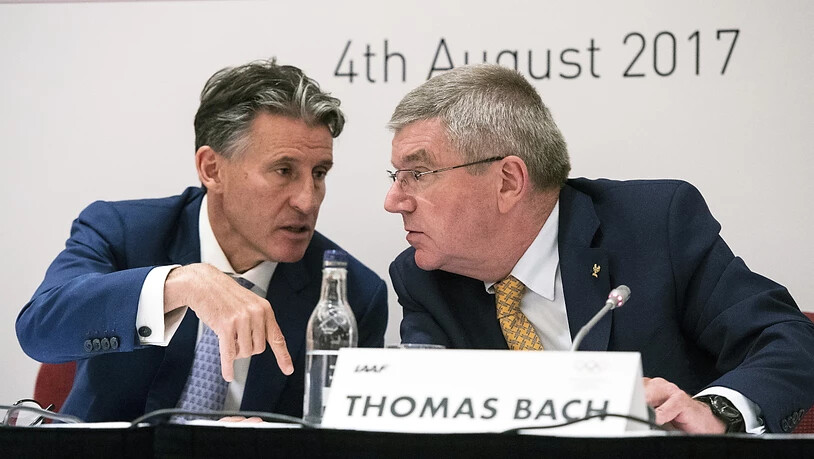 Lord Sebastian Coe (links) mit IOC-Präsident Thomas Bach