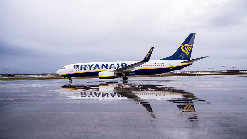 Die irische Fluggesellschaft Ryanair kündigte den Abbau von mehreren tausend Stellen an. (Symbolbild)