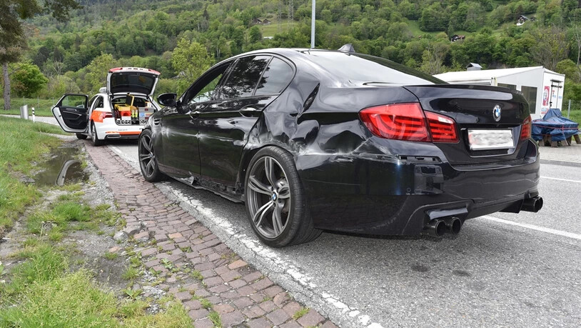 Ein 26-Jähriger driftete in die Einfahrt und verursachte einen Unfall.