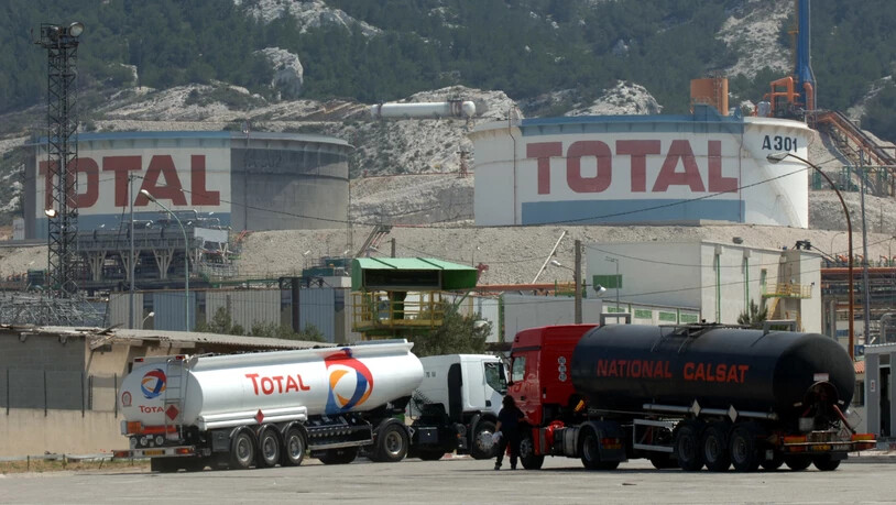 Der französische Ölkonzern Total leidet unter dem Nachfrageeinbruch nach Erdölprodukten und dem abgesackten Ölpreis. (Archivbild)