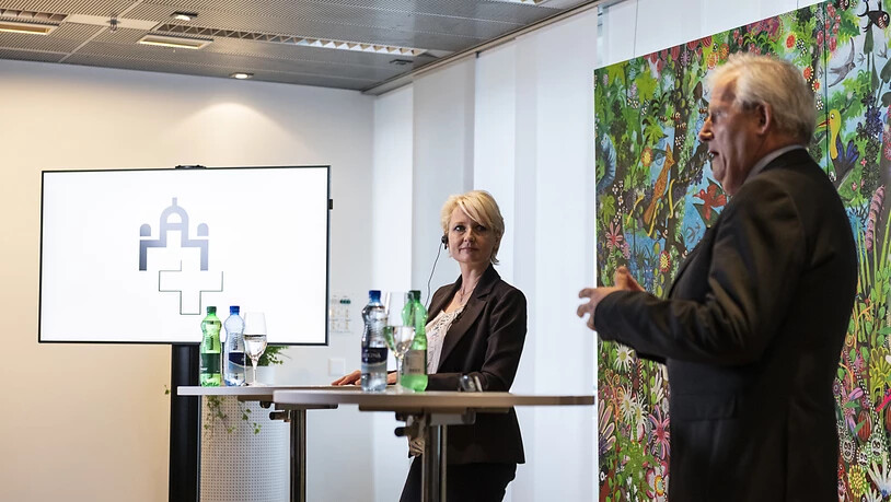 Mit Nationalratspräsidentin Isabelle Moret (FDP/VD) und Ständeratspräsident Hans Stöckli (SP/BE) stellten sich am Dienstag erstmals die Präsidierenden der Eidgenössischen Räte in einem Live-Video-Chat den Fragen der Bevölkerung. (Archivbild)