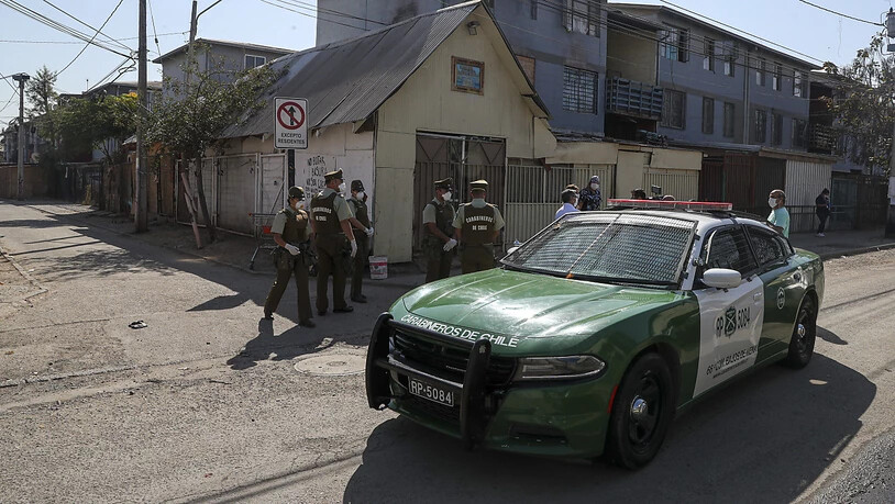 Polizeieinsatz in einem Viertel in Chiles Hauptstadt Santiago. (Archivbild)
