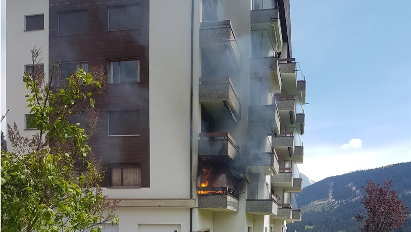 Der Balkonbrand in Sedrun forderte keine Verletzte.