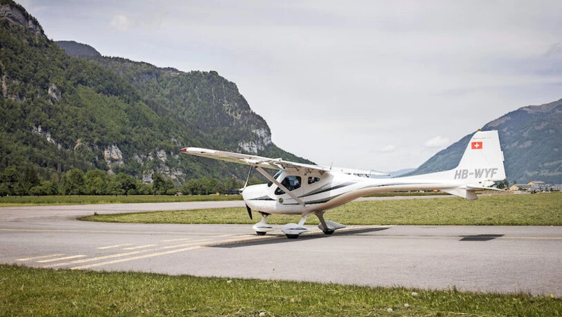 Länger fliegen: Die neue Flugplatzbetreiberin will die Betriebszeiten des Flugplatzes Mollis ausdehnen.