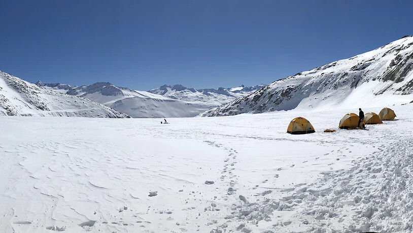 Die Seismologen führten ihre Messungen auf dem Rhonegletscher auf 2500 Meter Höhe durch.