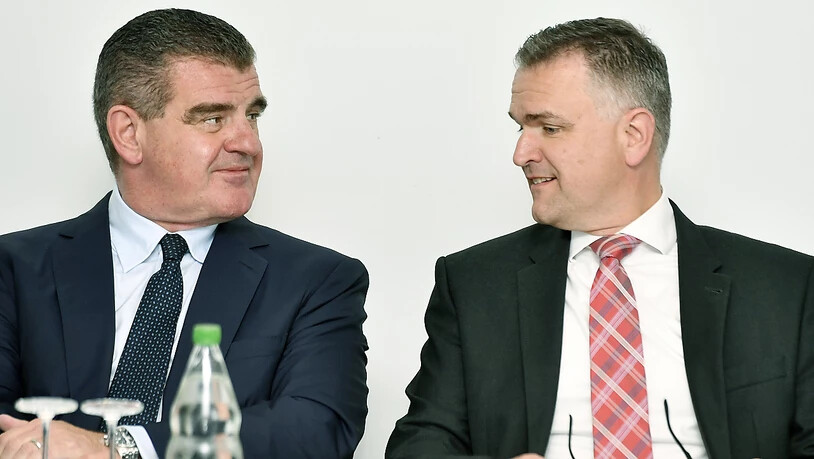 Stadler-Rail-Patron und Verwaltungsratspräsident Peter Spuhler (links) übernimmt per sofort auch die CEO-Funktion, weil der Bisherige, Thomas Ahlburg (rechts), geht.