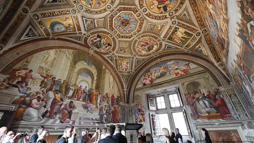 ARCHIV - Italiens Topattraktionen öffnen wieder. Hier der Raum Stanza della Segnatura in den vatikanischen Museen. Foto: Uli Deck/picture alliance / dpa