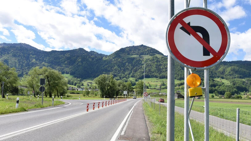 Ab Sommer wieder links Richtung Benken abbiegen: Das für die Speerstrasse Richtung Benken geltende Linksabbiegeverbot soll aufgehoben und durch eine provisorische Einspurstrecke sowie eine Lichtsignalanlage ersetzt werden.