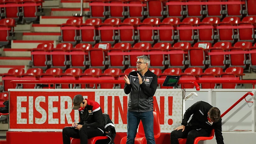 Urs Fischer im Fokus: Der Schweizer Coach kämpft mit Union Berlin um den Ligaerhalt und kann dabei nicht auf seine Fans zählen