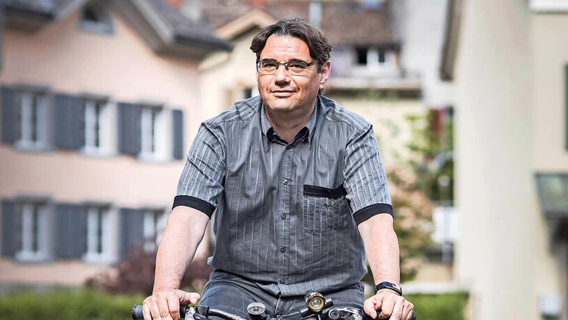 Rolf Hösli überlässt die Leitung der «Glarner Nachrichten» Sebastian Dürst.