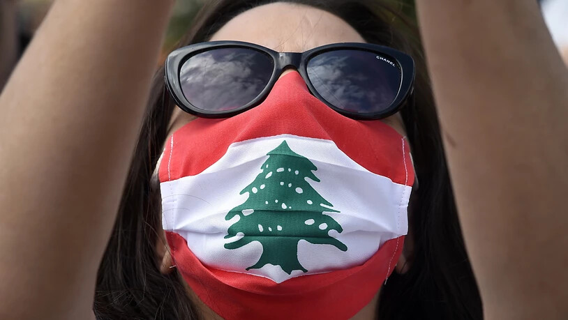 Sie haben genug von ihrer korrupten Regierung und fordern ein besseres Leben: Protestierende auf den Strassen Beiruts. Rund die Hälfte der Libanesen lebt mittlerweile unter der Armutsgrenze.