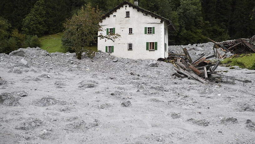 Die Auswirkungen des Klimawandels werden in einem neuen Forschungszentrum in Davos untersucht. Folgen der Erwärmung waren beispielsweise der Bergsturz und die Murgänge im August 2017 in Bondo im Bergell (Archivbild).