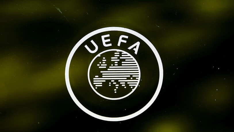 Das Signet am Hauptsitz in Nyon: Die Fussballwelt wartet gespannt auf die Beschlüsse der UEFA.