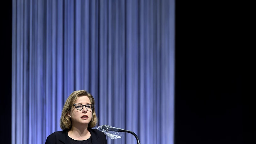 Der Vorhang fällt. Nationalrätin Christa Markwalder (FDP/BE) und ihre Kolleginnen und Kollegen zügeln für die Herbstsession zurück ins Bundeshaus.
