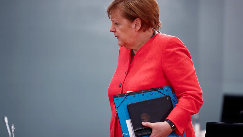 Bundeskanzlerin Angela Merkel (CDU) kommt zur wöchentlichen Kabinettssitzung. Foto: Hannibal Hanschke/Reuters Pool/dpa