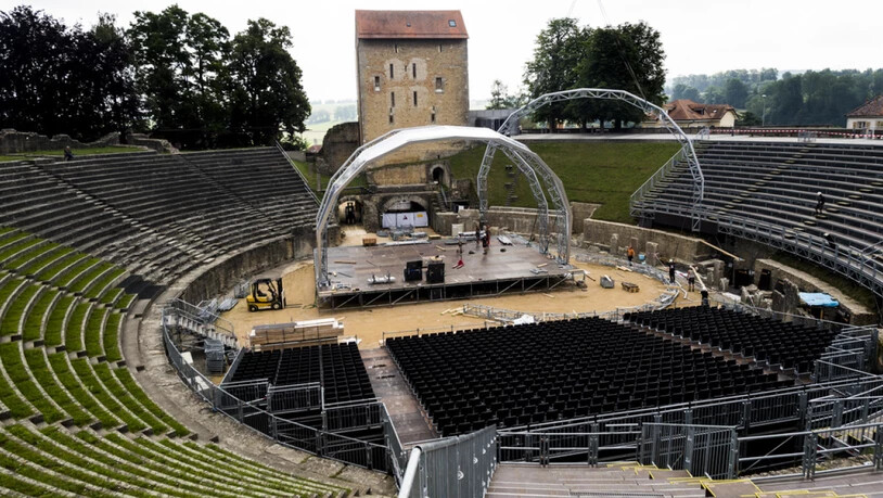 Das Amphitheater Avenches VD wurde im 2. Jahrhundert vollendet. Den Wehrturm am Osteingang, der heute das römische Museum beherbergt, liess der damalige Bischof von Lausanne im 11. Jahrhundert errichten. (Archivbild)