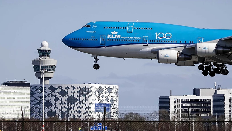 Die Fluggesellschaft Air France KLM erhält eine Finanzspritze im Umfang von 3,4 Milliarden Euro, um die Turbulenzen rund um die Corona-Pandemie meistern zu können. (Archivbild)