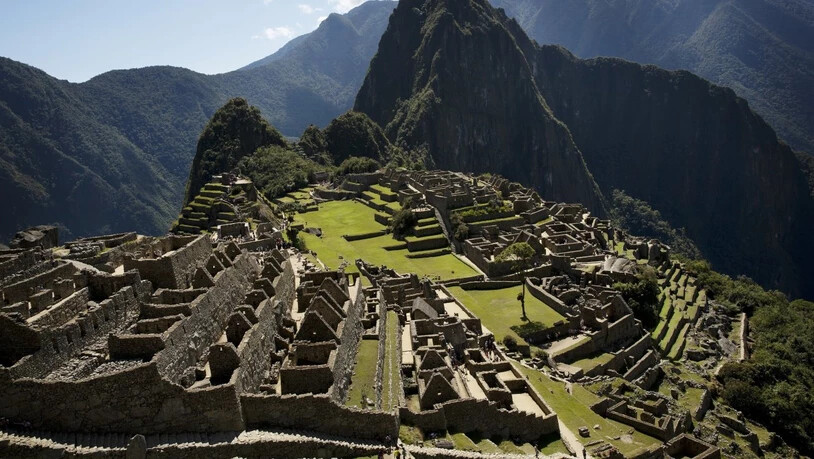 In den Anden tritt die Lungenkrankheit Covid-19 offenbar seltener auf als in tiefen Lagen. Im Bild die Inka-Hochburg Machu Pichu in Peru. (Archivbild)