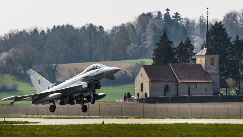 Laut Verteidigungsministerin Viola Amherd braucht die Schweiz neue Kampfjets, um gegen unvorhersehbare Bedrohungen gewappnet zu sein. (Archivbild)