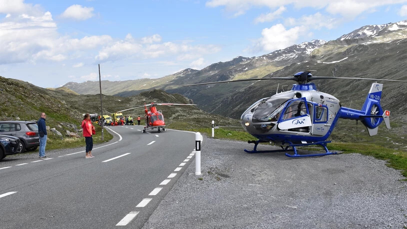 Übersichtsaufnahme mit den Helikoptern.