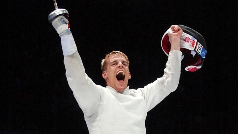 Krönung eines von A bis Z perfekten Tages: Marcel Fischer krönte sich 2004 in Athen als bisher einziger Schweizer Degen-Olympiasieger