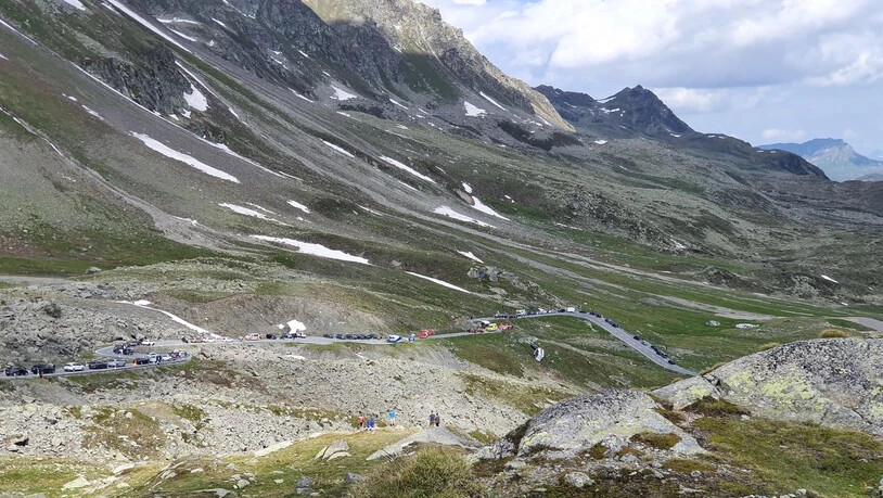 Das Auto und der Wohnwagen kamen von der Strasse ab.