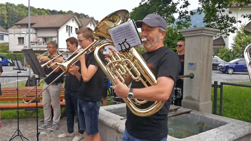 Volle Konzentration: Die Oberurner Musiker treten zum ersten Mal in diesem speziellen Jahr öffentlich auf. 