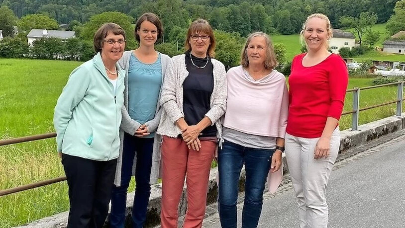 Der Vorstand der Sektion Glarus des S. Hebammenverbandes: M. Kubli, D. Kohrs, L. Lütschg, H. Creo & I. Messerli (v.l.)