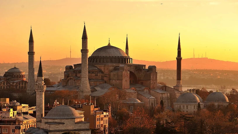 ARCHIV - Die Hagia Sopia, aufgenommen kurz nach Sonnenaufgang. Das Oberste Verwaltungsgericht in der Türkei hat einem Bericht zufolge den Status des berühmten Gebäudes Hagia Sophia in Istanbul als Museum annulliert und damit den Weg zur Nutzung der…