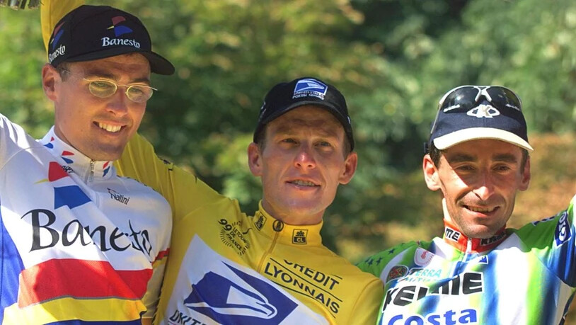 Drei Monate nach seiner abgelaufenen Dopingsperre wurde Alex Zülle im Sommer 1999 hinter dem mittlerweile aus den Siegerlisten gestrichenen Amerikaner Lance Armstrong (in Gelb) erneut Gesamtzweiter der Tour de France