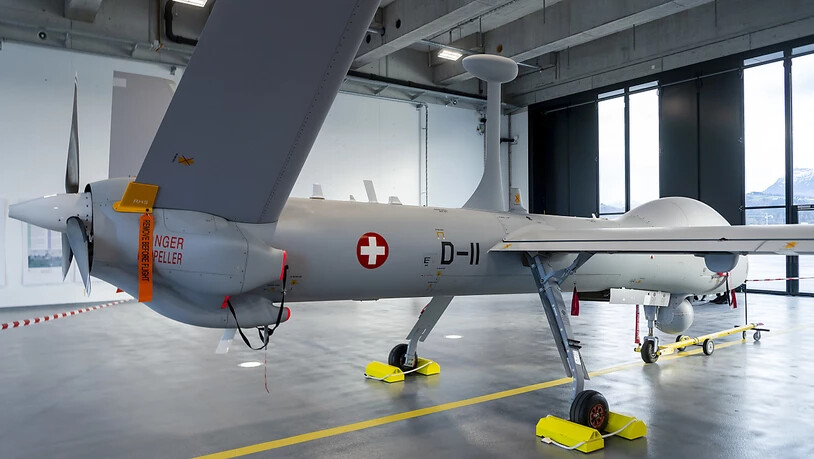 Eine der Drohnen des Typs Hermes 900 HFE auf dem Militärflugplatz in Emmen. (Archivbild)