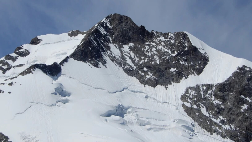 Der 56-jährige Alpinist stürzte am Piz Bernina, dem höchsten Berg Graubündens, 400 Meter in die Tiefe.