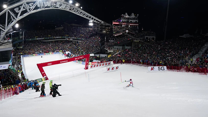 Der Nachtslalom in Schladming ist legendär.  Kommenden Winter könnten dort wegen der Coronavirus-Krise auch ein Slalom von einem anderen Veranstalter ausgetragen werden.