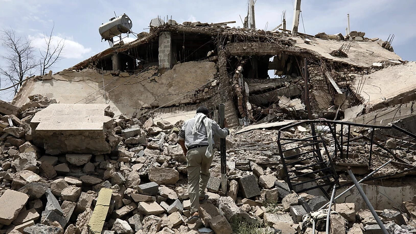 Von einem Luftangriff durch die von Saudi-Arabien angeführte Allianz zerstörtes Haus in der jemenitischen Hauptstadt Sanaa.