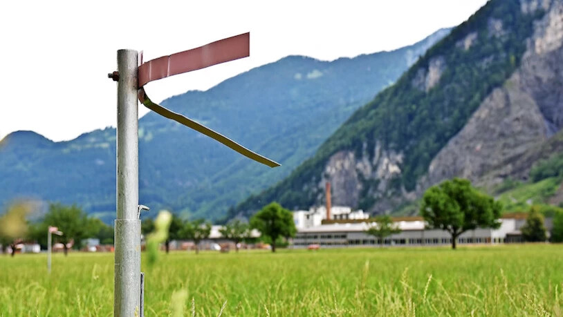 Muss nachgebessert werden? Wann genau der geplante Kreisel am hier abgesteckten Ort gebaut werden kann, bleibt vorerst ungewiss.