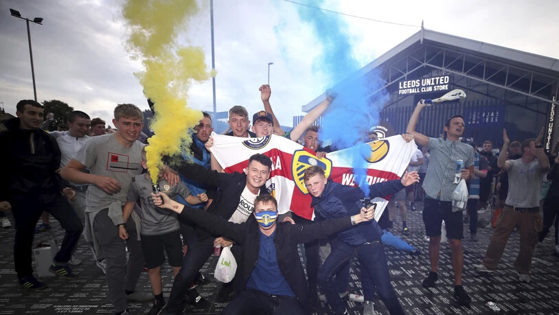 Fans feiern überschwänglich den Aufstieg von Leeds United