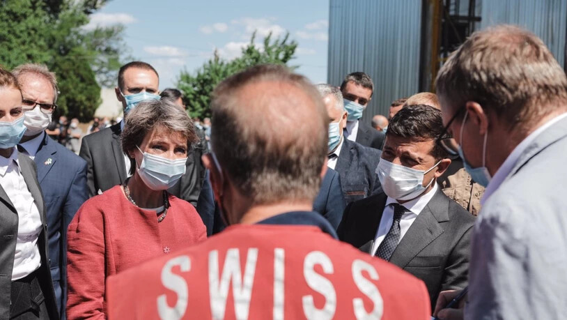 Die Schweizer Bundespräsidentin Simonetta Sommaruga (links) und der ukrainische Präsident Wolodymyr Selenskyj.