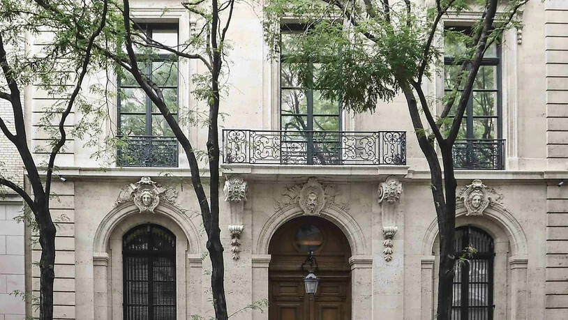 ARCHIV - Blick auf die Residenz des toten mutmaßlichen Sexualverbrechers J.  Epstein. Das berüchtigte New Yorker Stadthaus steht zum Verkauf. Foto: Bebeto Matthews/AP/dpa