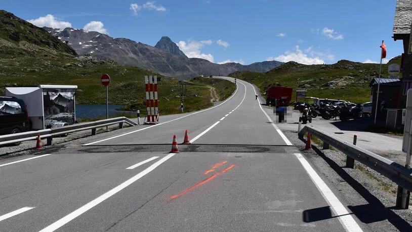 Bei einer Baustelle auf dem Bernina Hspiz kam es zum Töffunfall.