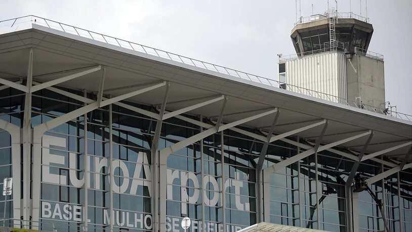 Ab Samstag werden im Flughafen Basel-Mülhausen Ankommende aus gewissen Ländern einem Corona-Test unterzogen.