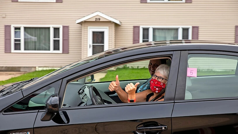 Zufriedene Kundin: Masken sind in den USA ein noch grösseres Politikum als in der Schweiz. Sie hindern aber nicht an positiven Rückmeldungen.