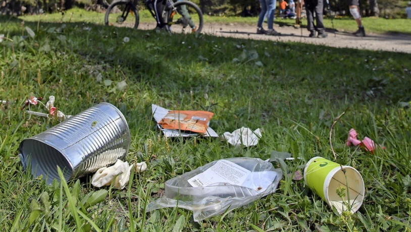 Menschen machen Müll: Dass Touristen in der Natur ihren Müll entsorgen, ist ein Phänomen, das in diesem Sommer besonders sichtbar ist. Bild: Keystone