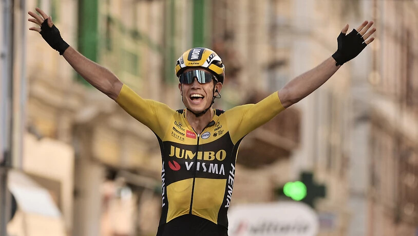 Der Belgier Wout Van Aert freut sich in Sanremo über seinen Sieg am ersten grossen Klassiker des Jahres